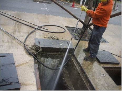 龙圩池底污泥如何清理